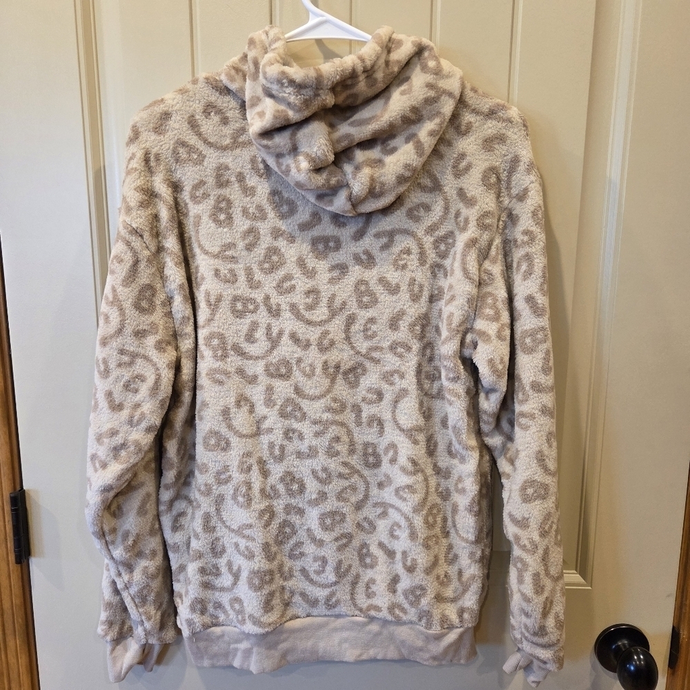 Bluey Women’s Graphic Pullover Hoodie Sweatshirt Tan Leopard Print Fuzzy XS - Picture 7 of 12